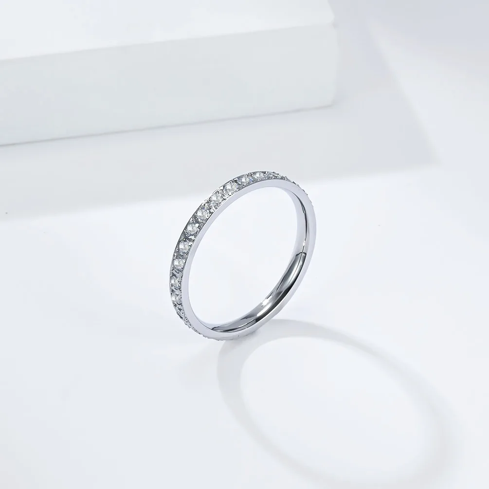 Heißer Verkauf: Hochwertige, stapelbare Fingerringe aus Titanstahl mit Zirkonia für Damen – Modischer Pinky-Ring für Frauen – Detail 4