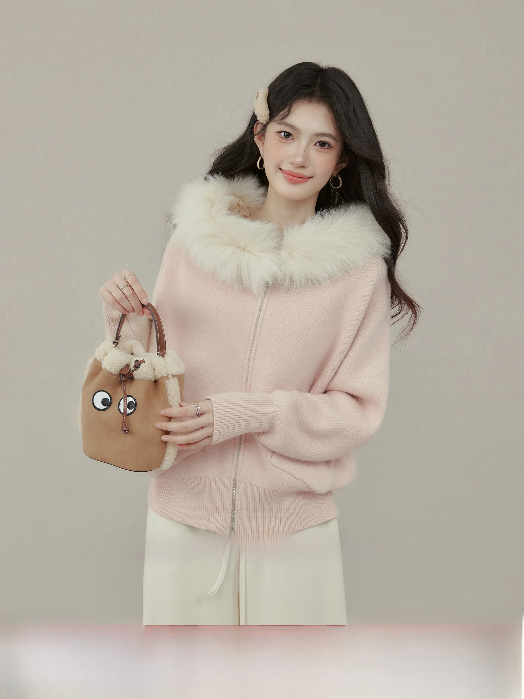 

Теплая зимняя флисовая куртка-свитер с капюшоном, большие размеры, верхняя одежда, розовый меховой воротник, свободный крой, женская, на молнии, с длинными рукавами