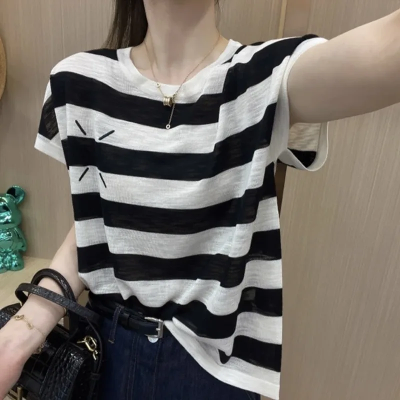 Simple Casual Summer Thin T-Shirts Women Round Neck Ice Silk Fabric Contrast Color Striped Screw Thread Short Sleeve Loose Tops