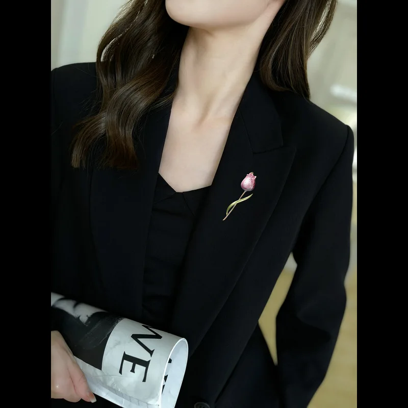 

Высококачественная лакированная роза, простая и элегантная, корсаж, модный дизайн, аксессуар для одежды, брошь-тюльпан