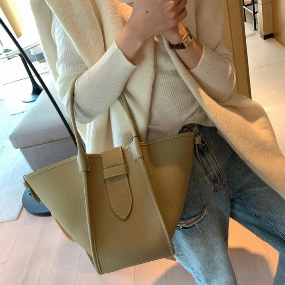 

Light luxury niche 2025 new style vegetable basket fashionable Western style water bucket hand-held crossbody shoulder bag