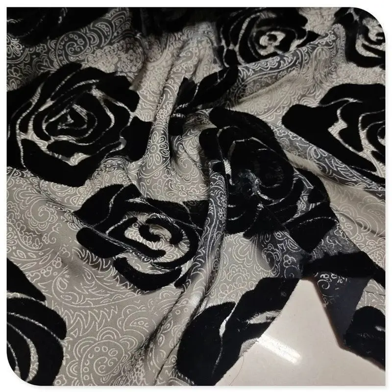 春と夏のシルクボトムクロス中空ブラックローズリアルベルベットフロック生地シャツチャイナドレス