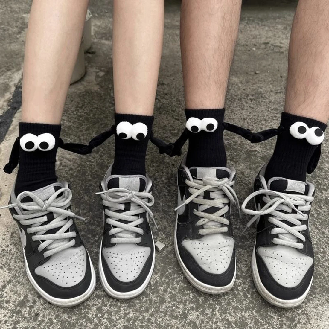 2 Pairs Magnetic Socks with Hands Women Men Fashion Black White Funny Cute Cartoon Eyes Couple Mid-tube Socks for Gifts