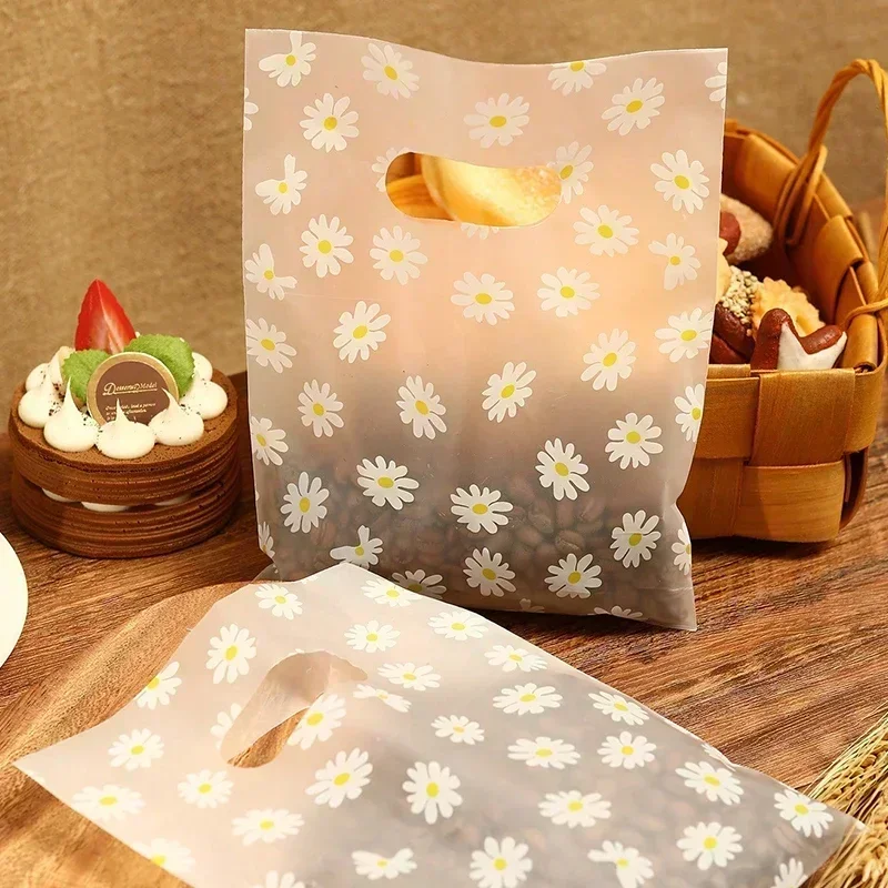 50/100 Stück Kunststoff-Geschenktüten im Gänseblümchen-Stil mit Griff, Einkaufstasche, Tragetaschen, perfekt für Muttertag, Hochzeit, Geburtstag, Feiertage – Detail 1