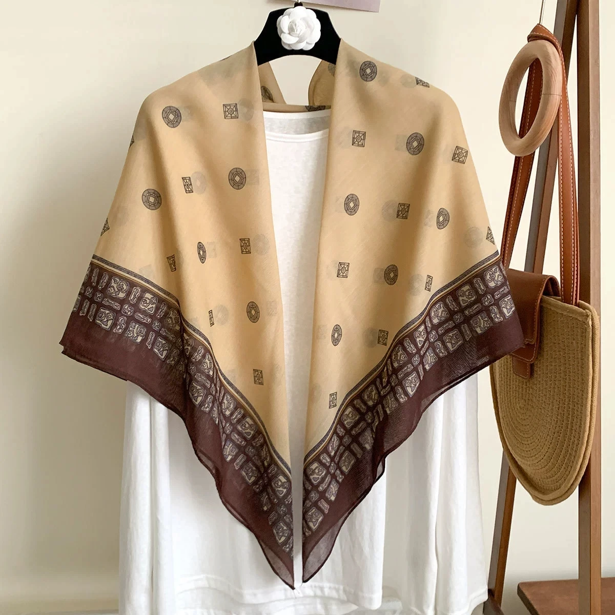 

Women Thin Shawl Summer 110cm Versatile Sun Protection Square Scarf French Retro Printed Decorative Scarf