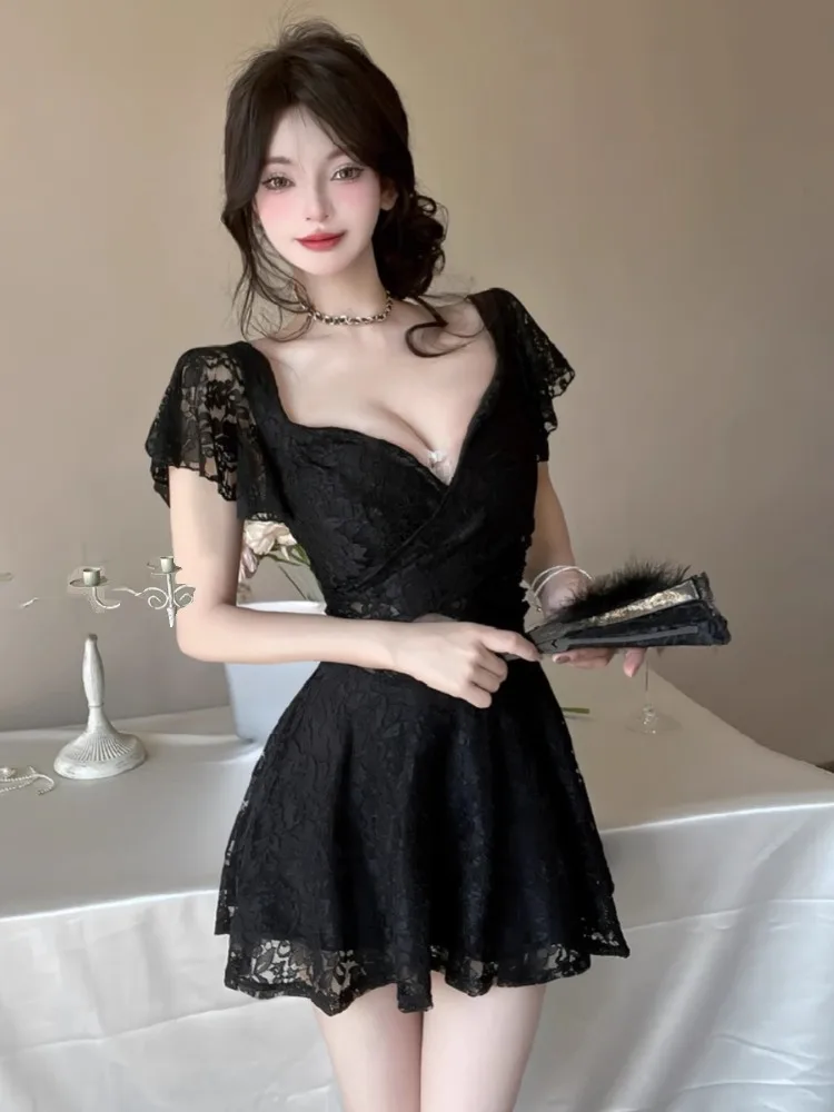 Mini abito francese sexy in pizzo da donna taglio basso manica volante scava fuori vita abiti a trapezio eleganti night club Y2k abiti