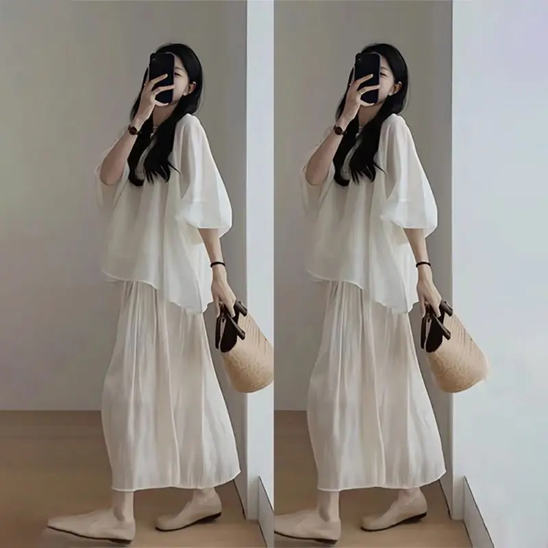 

Fashion Women's Set, Spring and Summer Women's Short Sleeved Top White Half Body Skirt Age Reducing Two-piece Set