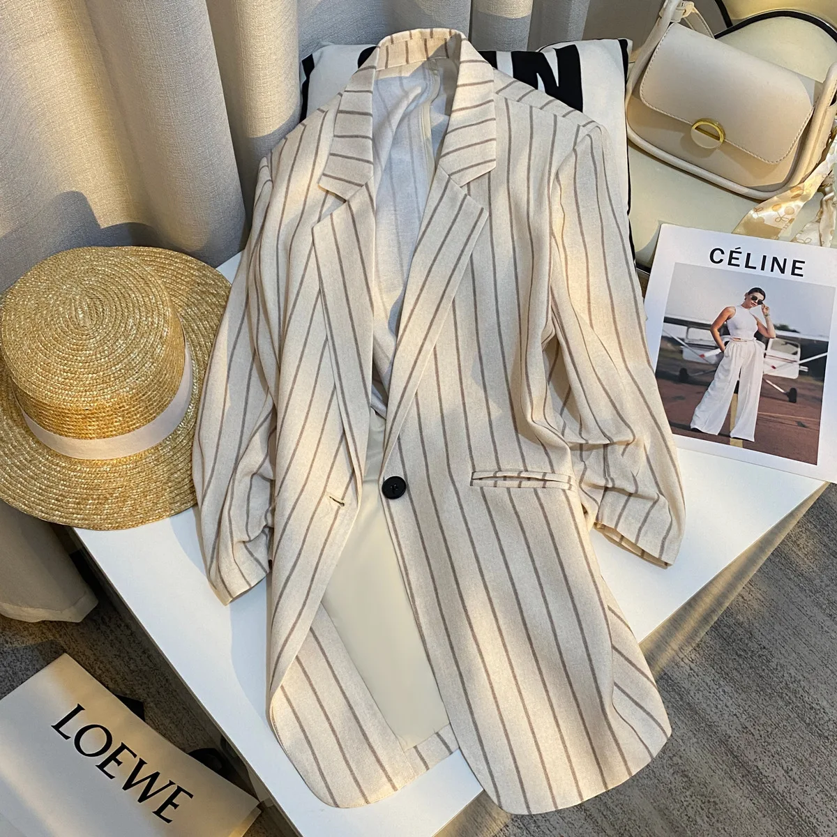 

2025 Summer New Product: Beige Striped Suit Coat for Women, Korean Style, High End, Goddess Style, Casual Small Suit