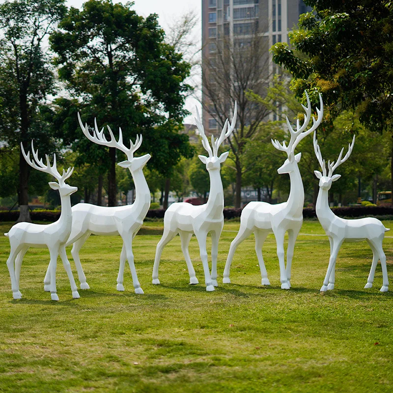 زخرفة غزال تجريدية في الهواء الطلق من الألياف الزجاجية ذات سطح هندسي على شكل غزال نحت حديقة المناظر الطبيعية باللون الأخضر