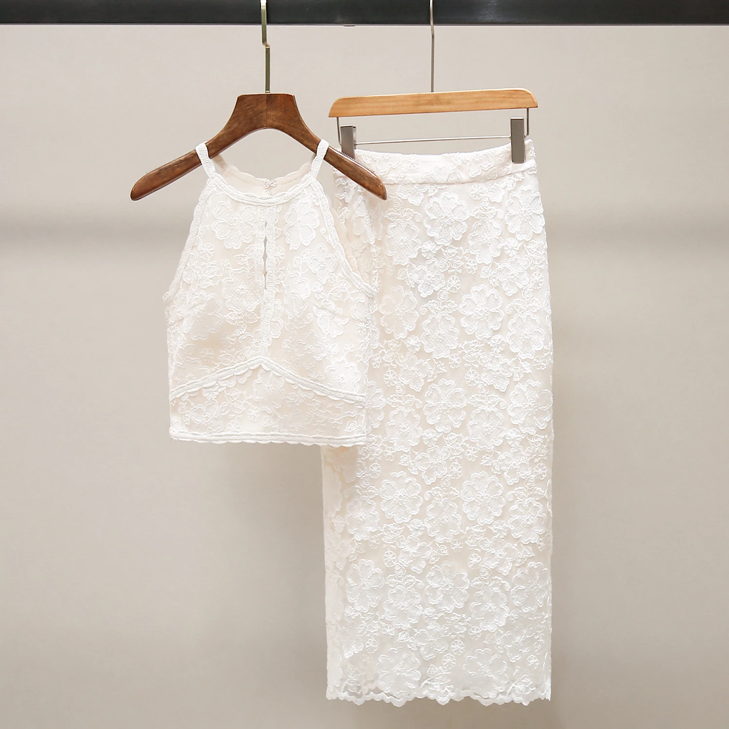 

Elegant Lace Halter Top And Skirt Set South Oil High End Women's Fashion Spring Summer Outfit Polyester Fiber Universal Size
