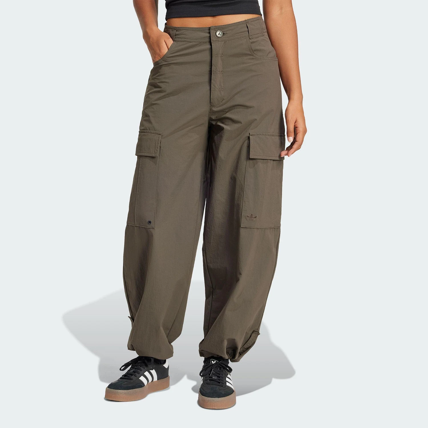 

Adidas genuine Women's Classic Cargo Multi-Pocket Long Pants JD4785