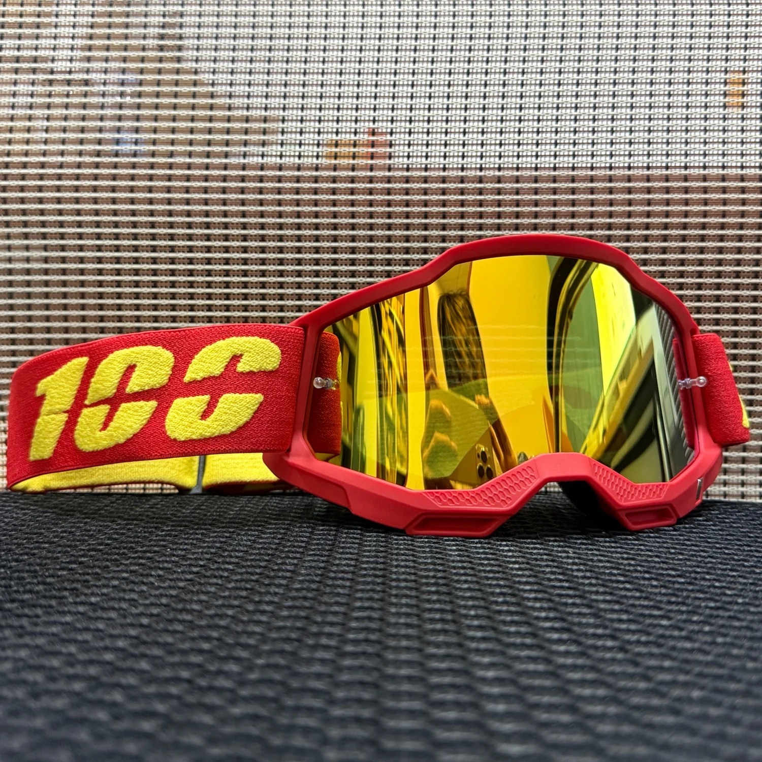 Professional Motorcycle Off-Road Goggles UV400 HD Windproof Dustproof for Riding Skiing Outdoor Sports Helmet Compatible