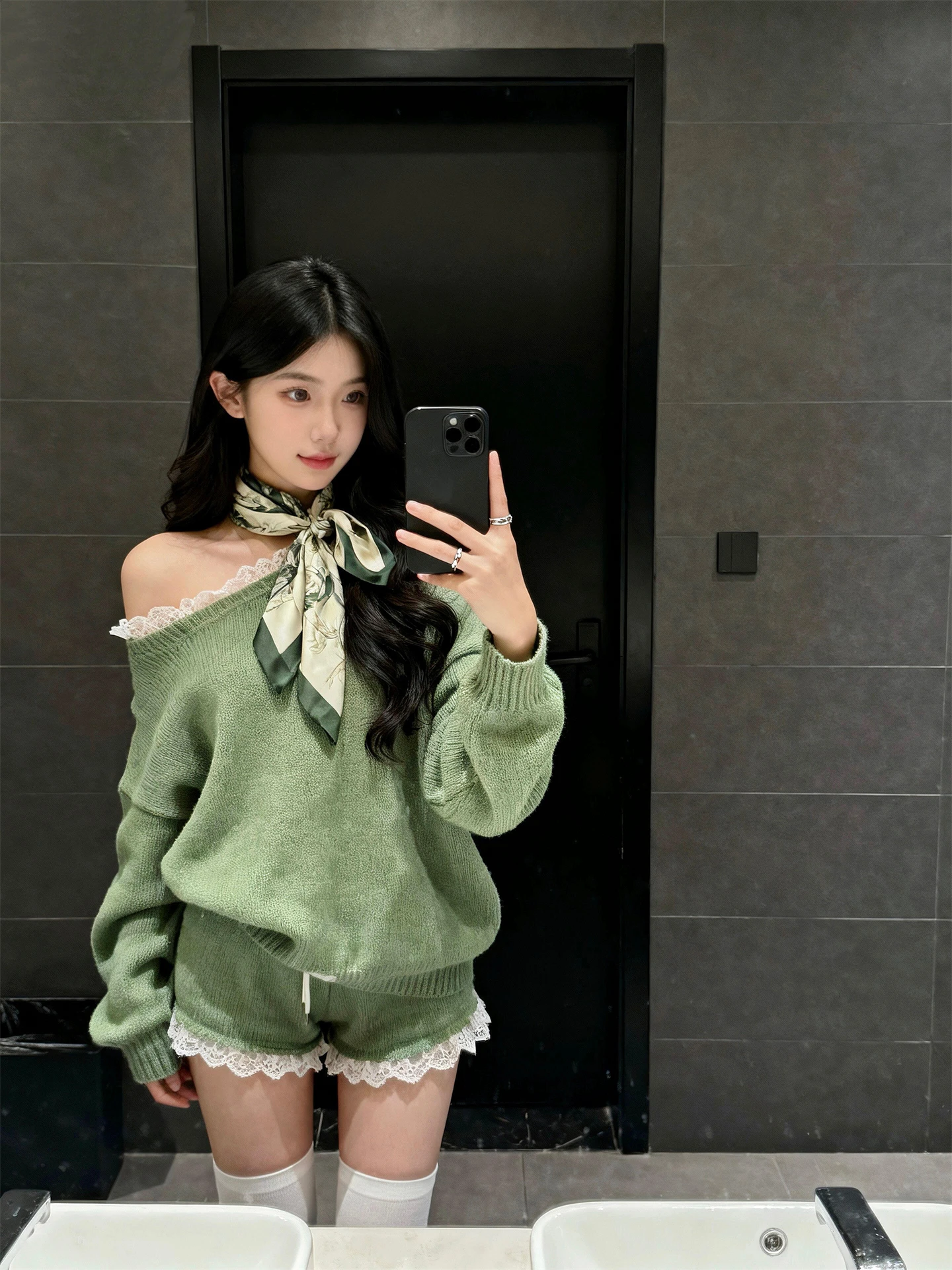 

Korean Sle Lace Splice Knitted Sweater Set Women's High Waist ort Pants Casual Long Sve Asymmetrical oulder Top