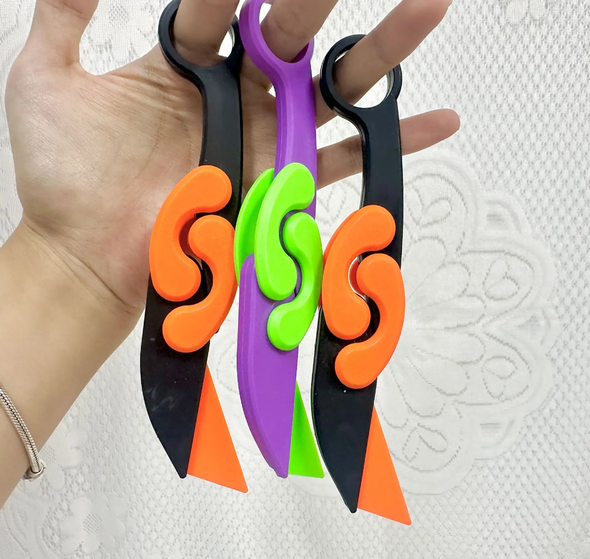 3D Gravity Folding Claw Knife Radish Knife Demon Knife Claw Knife Butterfly Knife Straight Jump Decompression Toy