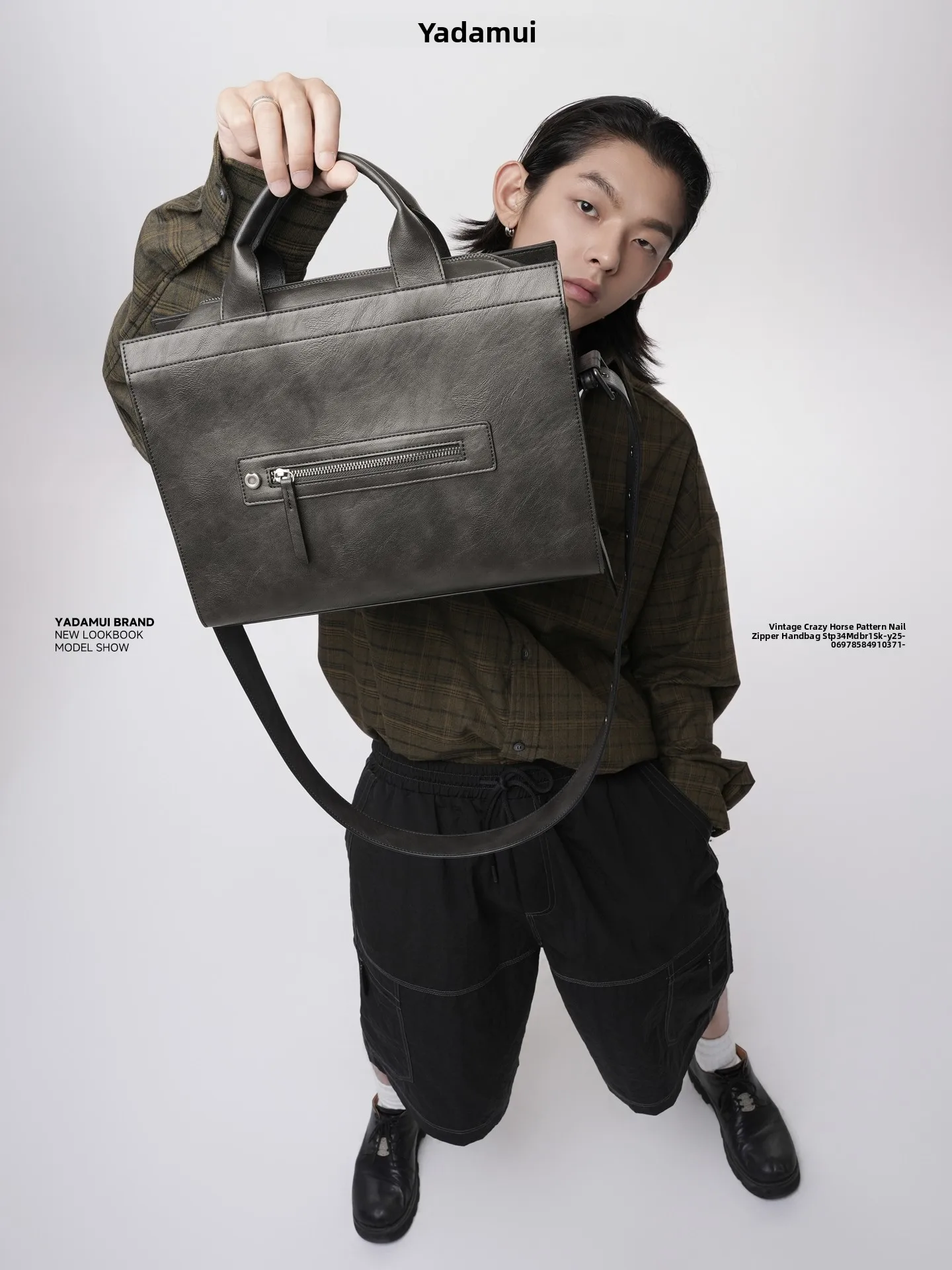 

Retro Casual Black Field Crossbody Bag for Commuting And Work Unisex Handbag with Rivets Soft PU Leather Shoulder Bag