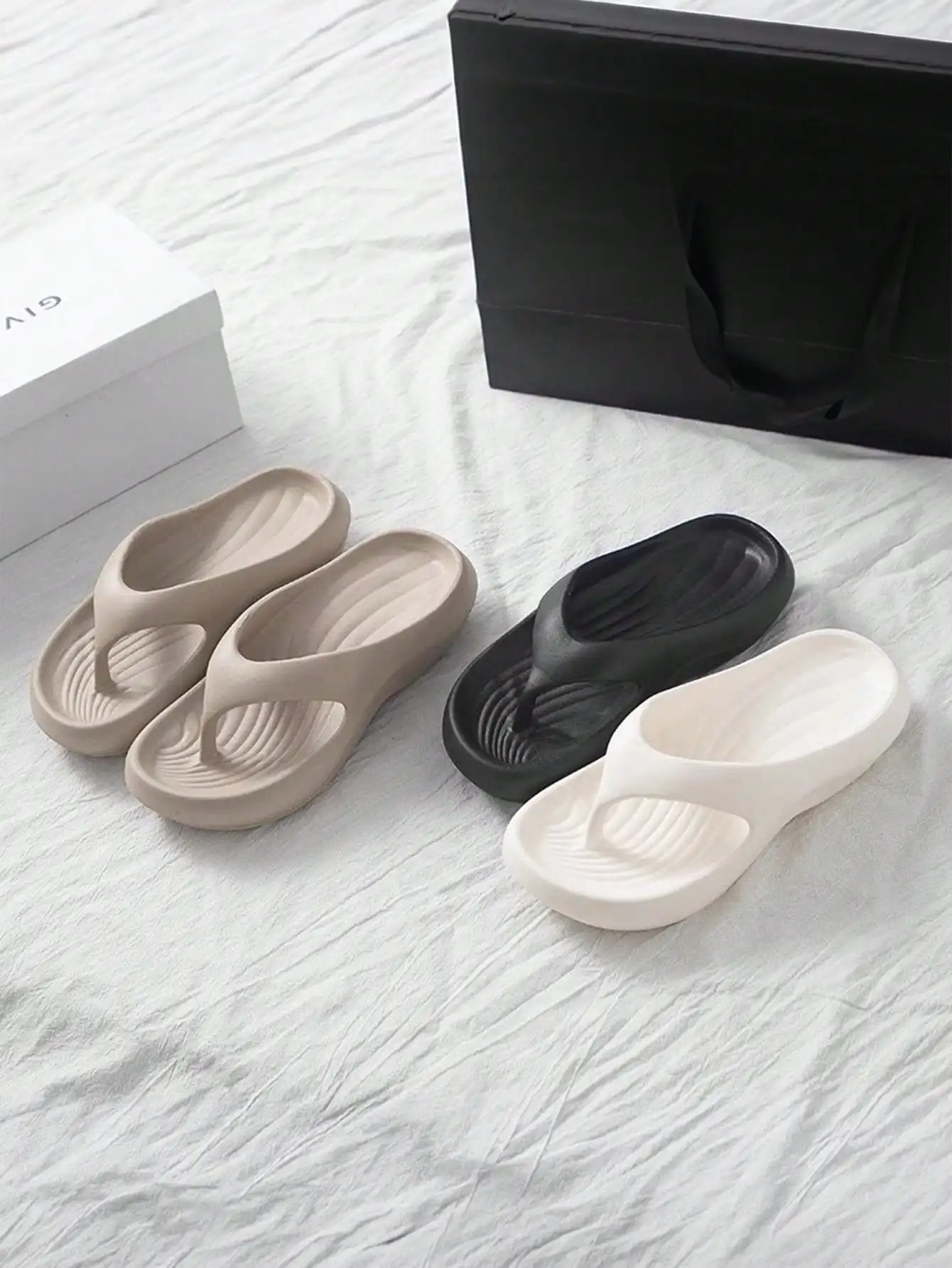 Women's Fashionable and Casual Solid-Color Flip-Flops, Soft and Comfortable, Suitable for All Seasons. Perfect for Daily Life - view 3