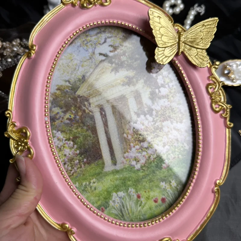 Mutihome Photo Frame European Baroque Medieval French Retro Photo Frame Stage Oil Painting Butterfly Ornament 7-inch Frames