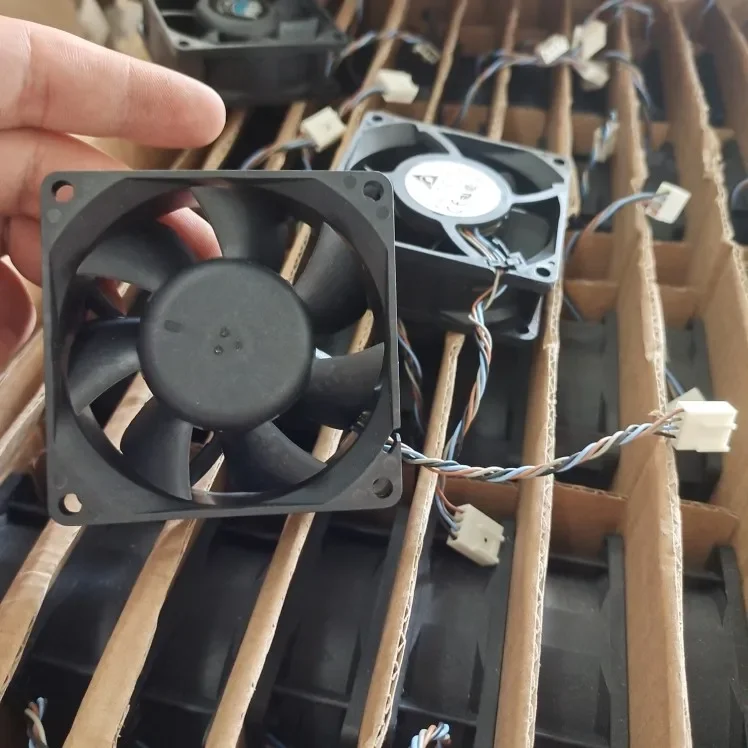 Ltsf لـ Delta Electronics AUB0712VH CR39 DC 12V 0.56A 70x70x25mm 4-Wire Server Cooling Fan7cm