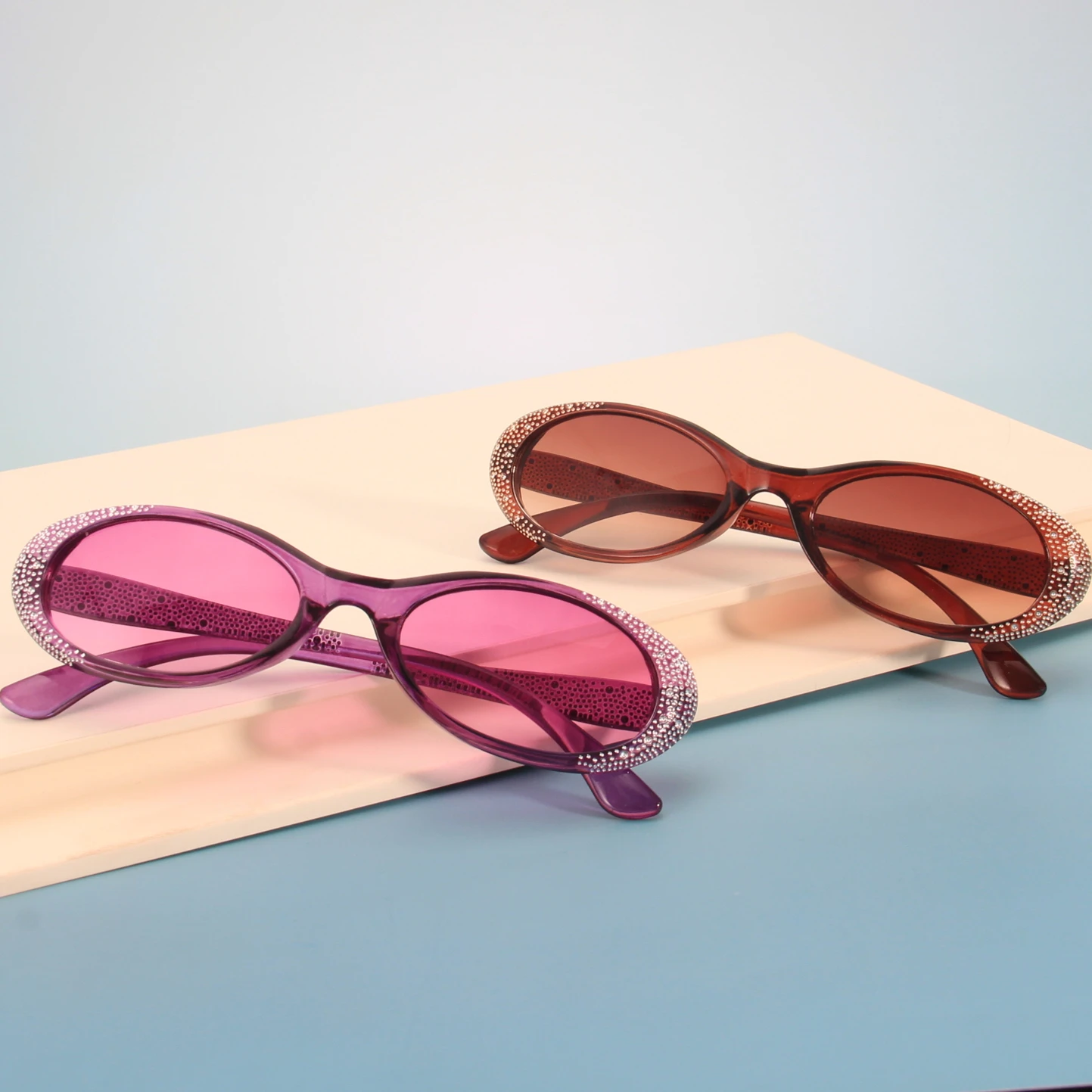 Gafas de montura pequeña con forma de ojo de gato y diamantes de imitación elegantes de gama alta europeas y americanas para mujer, gafas decorativas para vacaciones en la playa