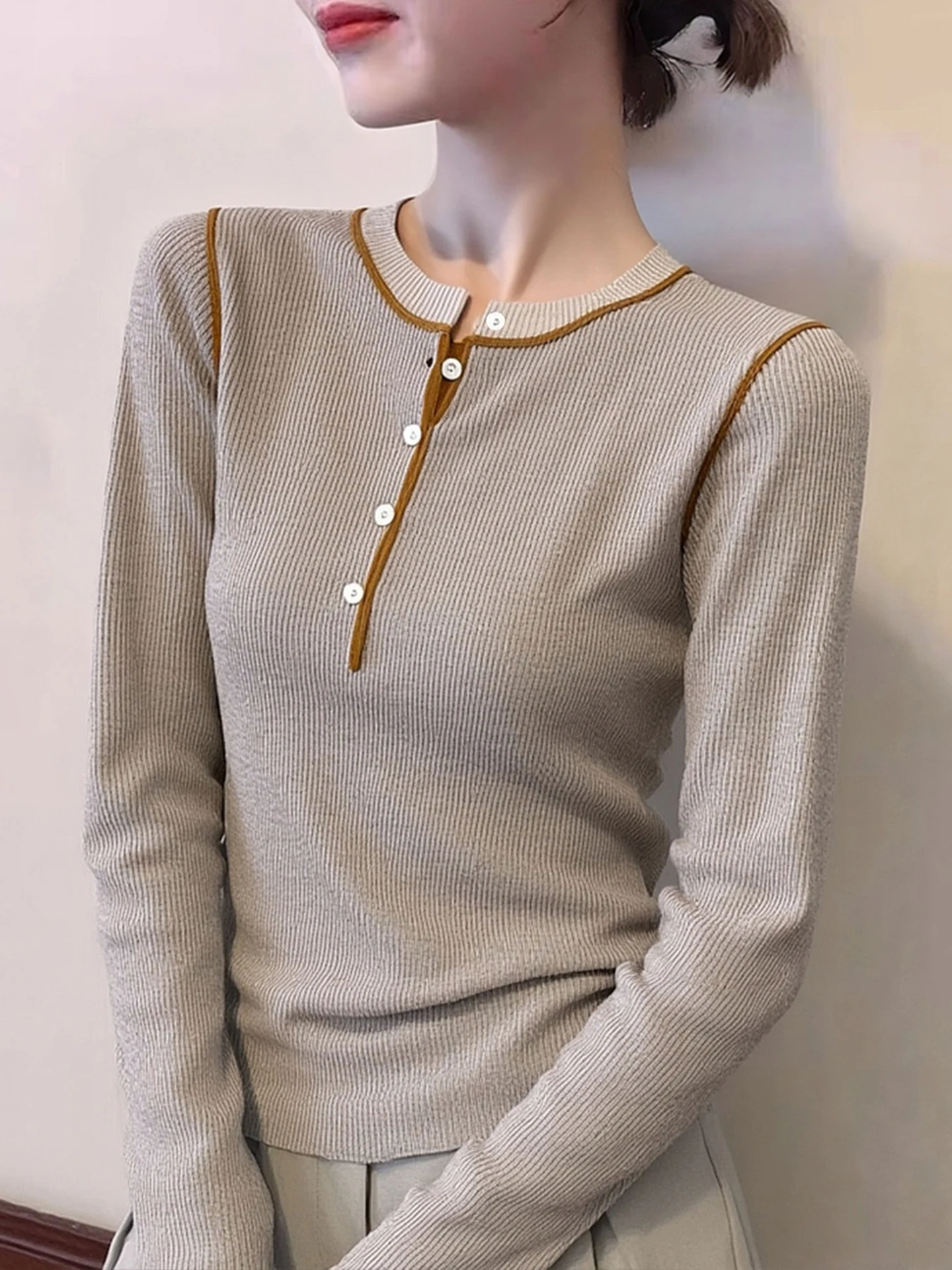 부드러운 카메라 롱 슬리브 라운드 넥 니트웨어 슬림핏 패셔너블 겨울 상의 부드럽고 다재다능한 출퇴근용 슬레 레귤러 핏