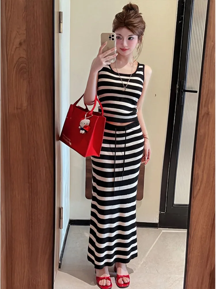 

High Waist Knitted Vest And Skirt Two Piece Set Women's Summer Fashion Striped Design Elastic Waist Slim Fit Casual Outfit