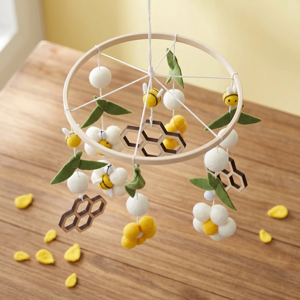 1PC Móbile de Berço de Madeira com Abelha Amarela Fofa, Brinquedo Suspenso para Bebês de 0 a 36 Meses, Desenvolvimento Sensorial, Decoração de Berço, Primeiro Presente para Recém-Nascidos