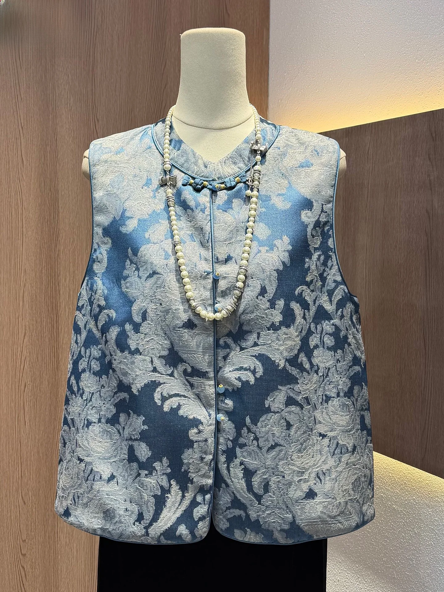 

Blue New Chinese Sle Women's Vest Outerwear Spring Faionable Agel Ele High-End Feeling Button Detail Svel Ja...