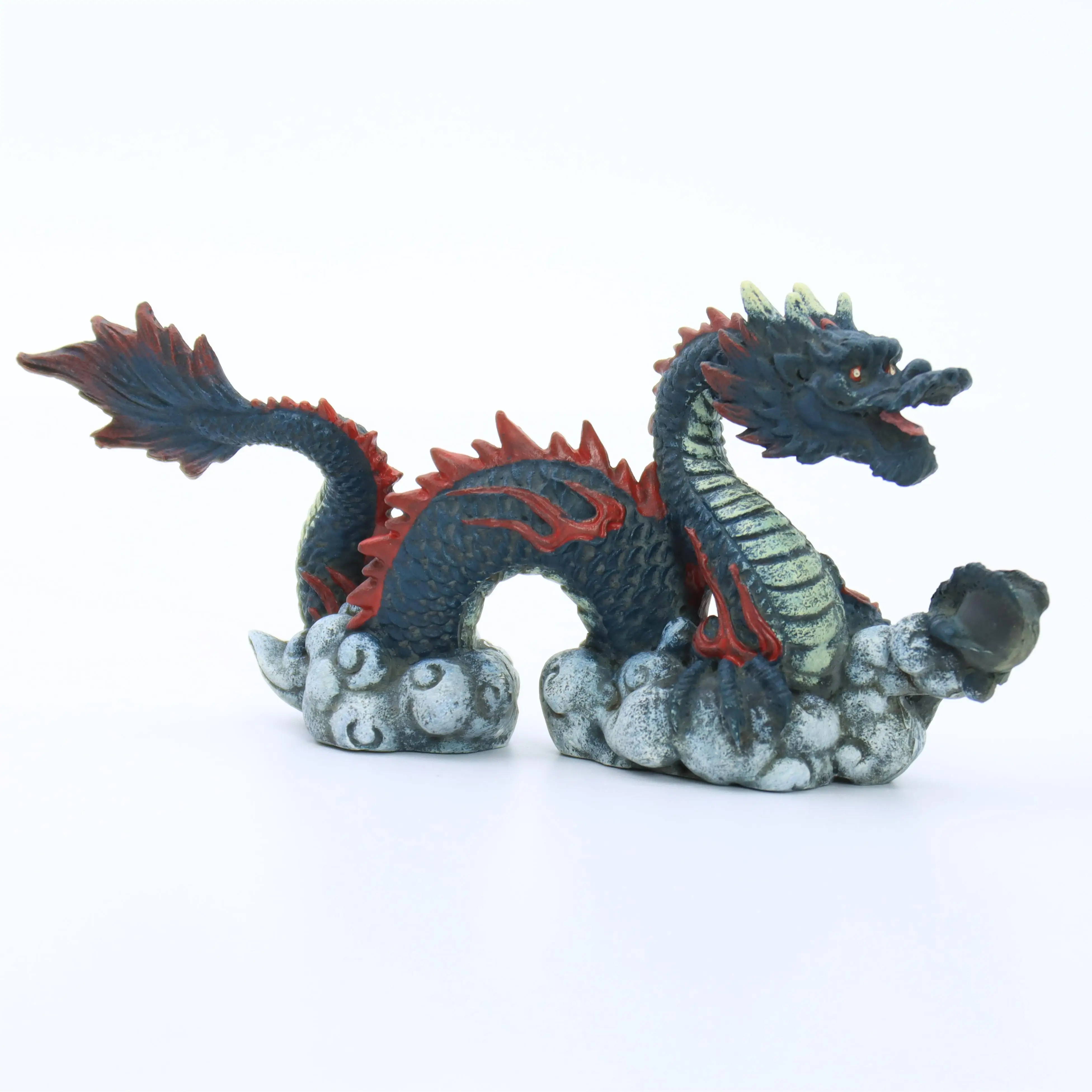 Tengyun Colorful Dragon resin decoration, the dragon holds the ball vividly, with realistic details, adding vitality to t