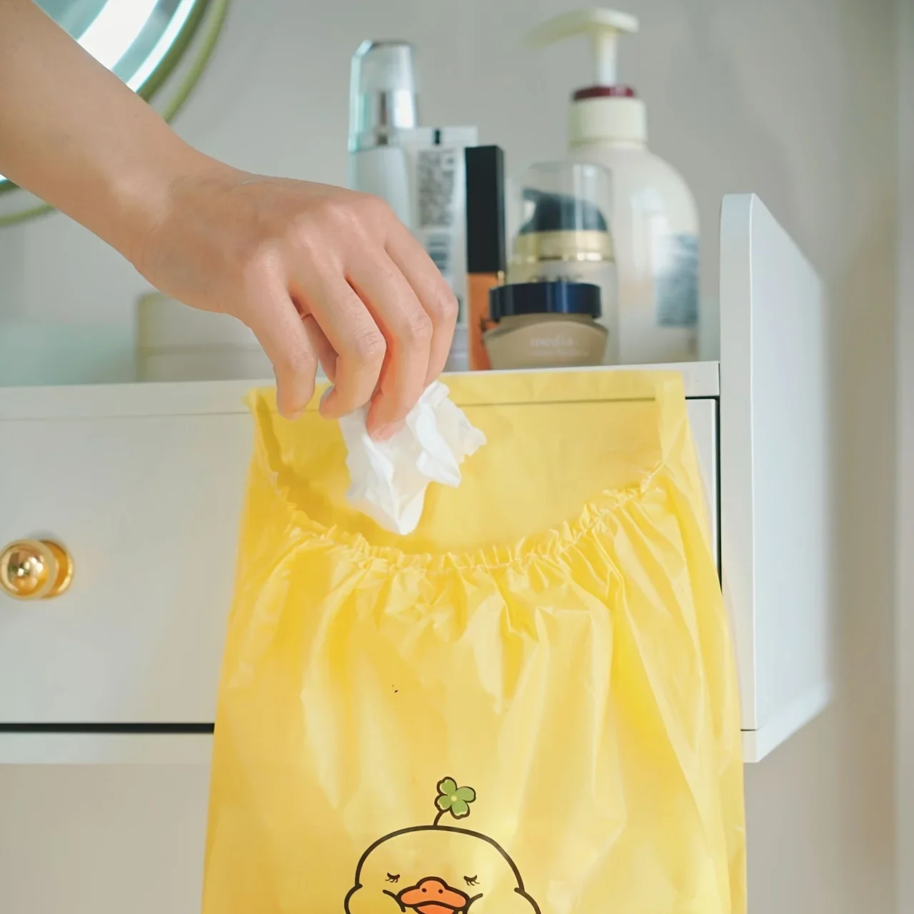 15pcs/pack Adhesive Car Trash Bag Disposable Car Interior Hanging Multi-Functional Clean Bag Small Plastic Bag Car Garbage Bin image 3