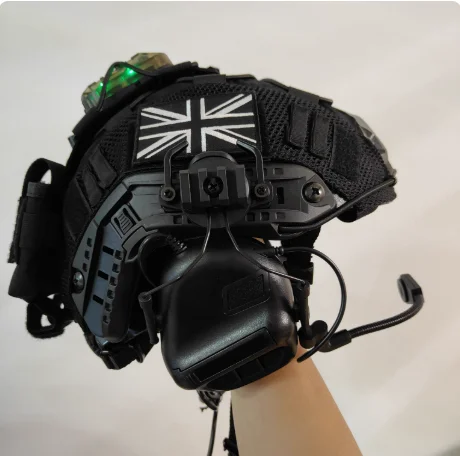 NONE Komplettes Outdoor-Set mit schnellem Helmdesign für taktische Ausrüstung, echte Cs-Helm-Körpergurt-Aufhängung für Personen 3
