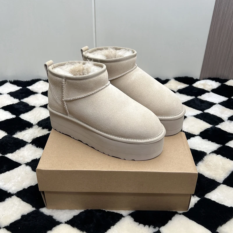 

Classic 2025 Fashion Thick Bottom Three-Layer Sheepskin Fur Integrated Snow Boots Size 35-42 for Women Stylish And Warm