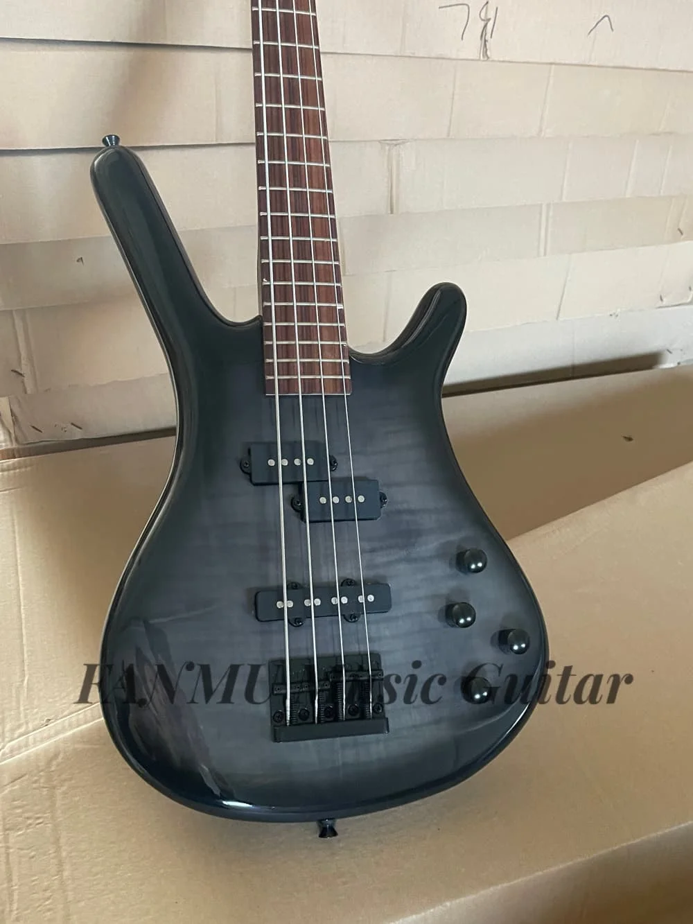 4 Strings transp black bass, flamed maple top, solid wood body, rosewood fretboard, maple neck,black tuners