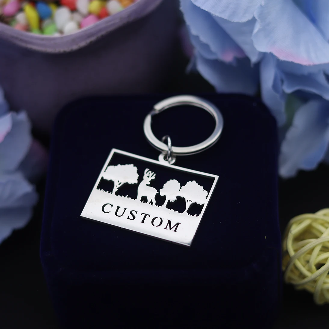 QIAMNI милые рождественские брелки с лесным лосем, персонализированный брелок из нержавеющей стали с индивидуальным именем, брелок с именной табличкой пятнистого оленя и животного