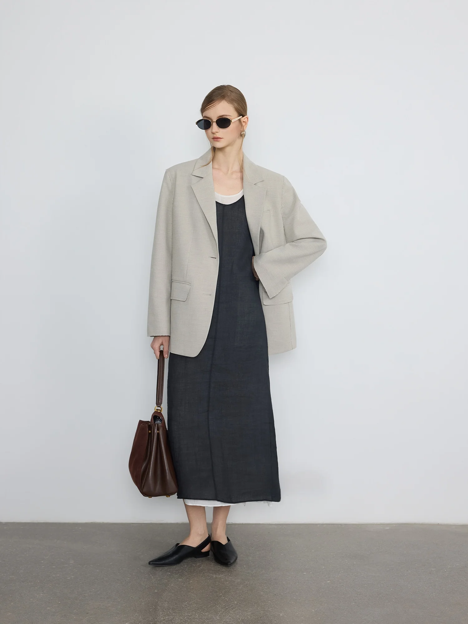 Vestido Longo Feminino Solto de Duas Peças com Textura de Linho e Tom de Madeira, Estilo Simples, Cintura Alta, Modelo Evasê, Ideal para Férias