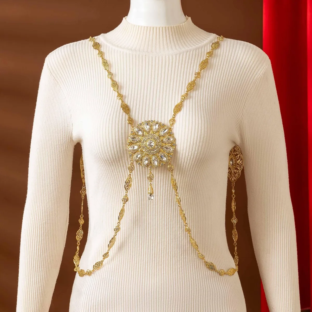 

Middle Eastern Moroccan Bridal Shoulder Chain Metal Round Petal Zinc Alloy Luxury Chest Accessory