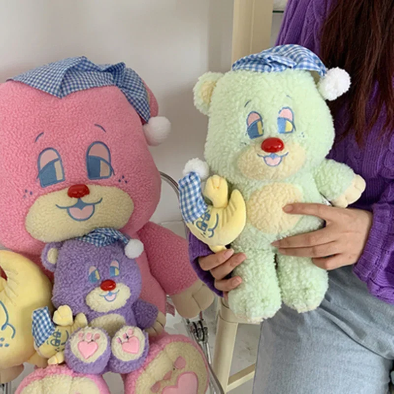 韓国で人気のピンクのクマのぬいぐるみ、アニメの緑の寝間着の帽子をかぶった月の眠っている人形、女の子向けの高品質な紫色のテディベア