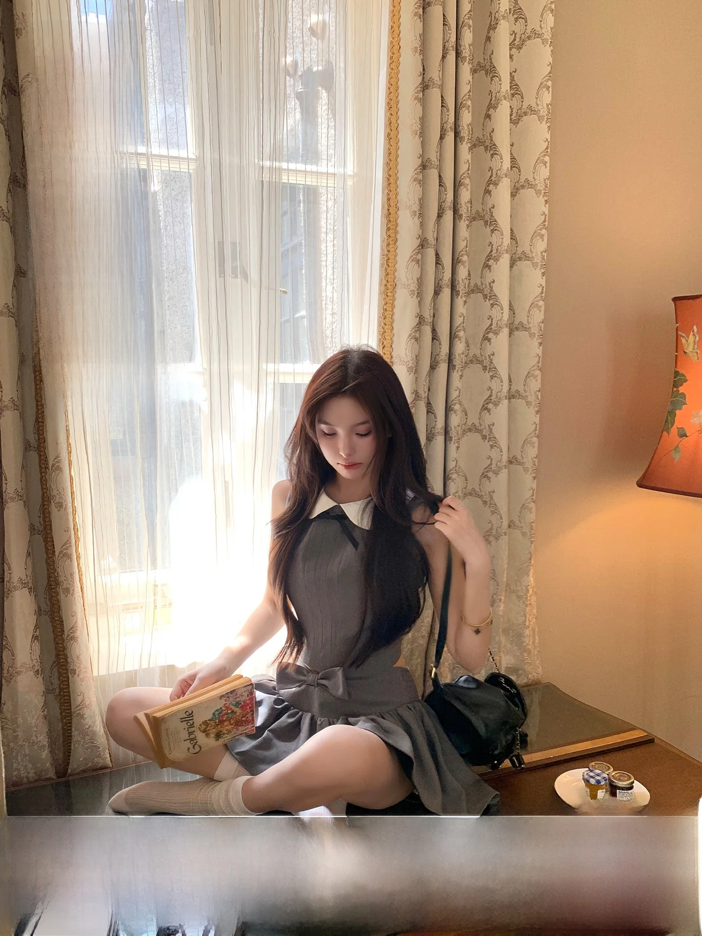 

Корейский комплект: топ с воротником-бантом и короткая юбка А-силуэта для женщин, повседневный, из полиэстера, средней длины