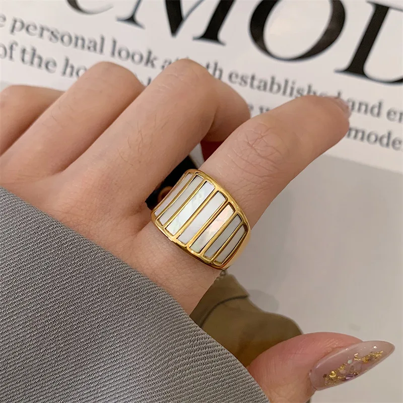 

Vintage Chunky Bohemia Shell Rings for Women Stainless Steel Ladies Large Golden Color Party Delicate Jewelry Accessories Gift