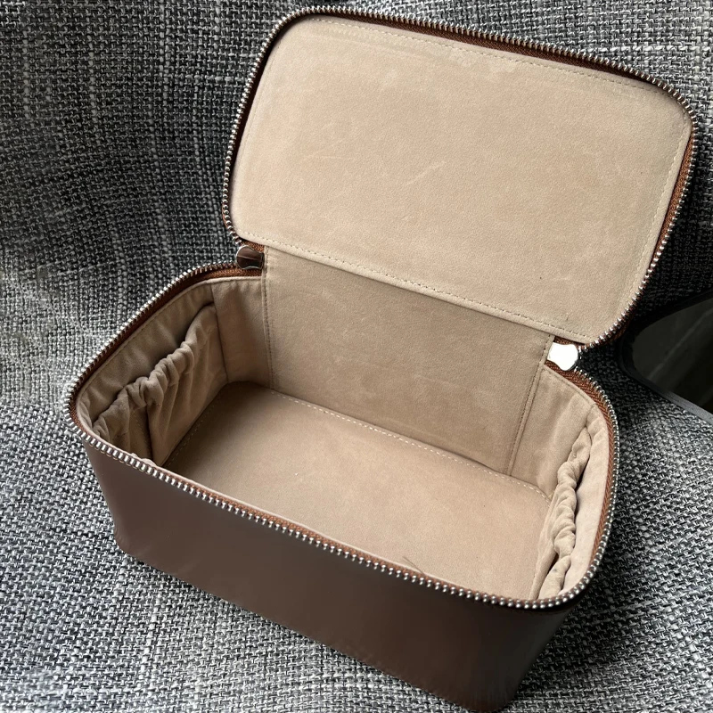 Genuine Leather Makeup Bag Fashion Cosmetic Bag for Women Travel Cosmetic cases High Quality Jewelry Box Exquisite Storage Bag