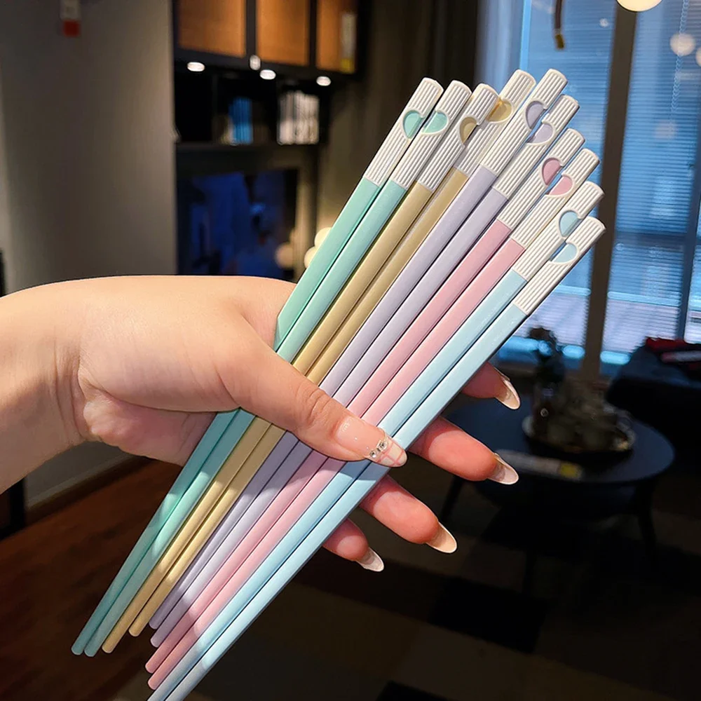 5 Pairs Cute Heart Japanese Chinese Chopsticks Sushi Non-slip Sticks Reusable Korean Chopsticks Set Healthy Alloy Tableware Set view 2