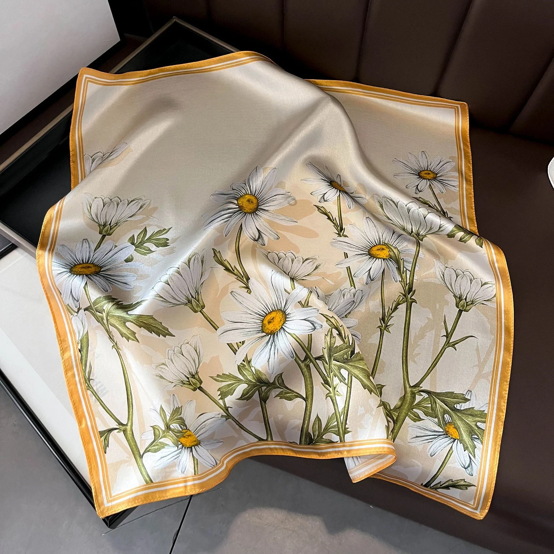 

Elegant Daisy Printed 100% Silk Scarf Woman Autumn Spring Korean Fashion Silk Handkerchief Ladies Work Wear Accessories
