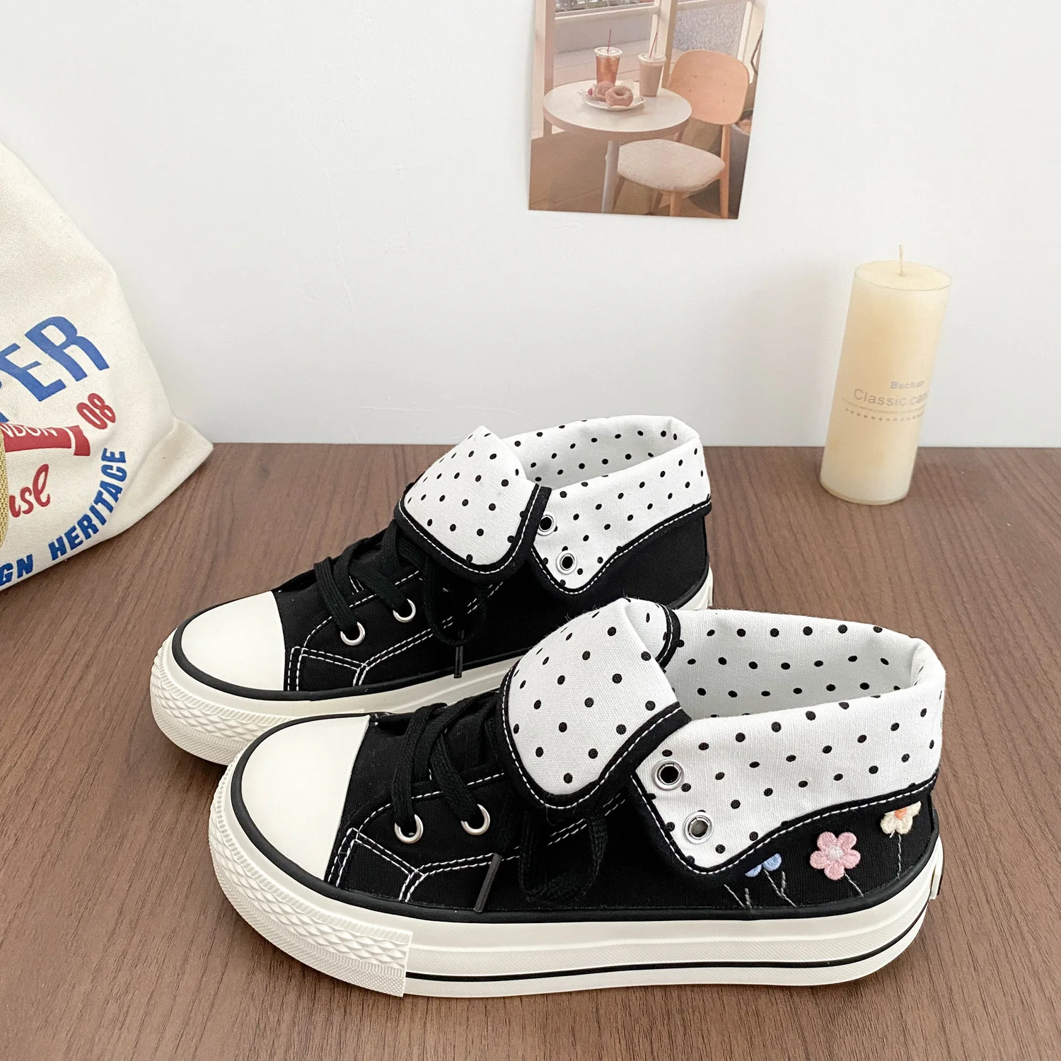 2026年レディースレトロハイカットキャンバススニーカー、花 - Canvas Sneaker High のレビューと価格