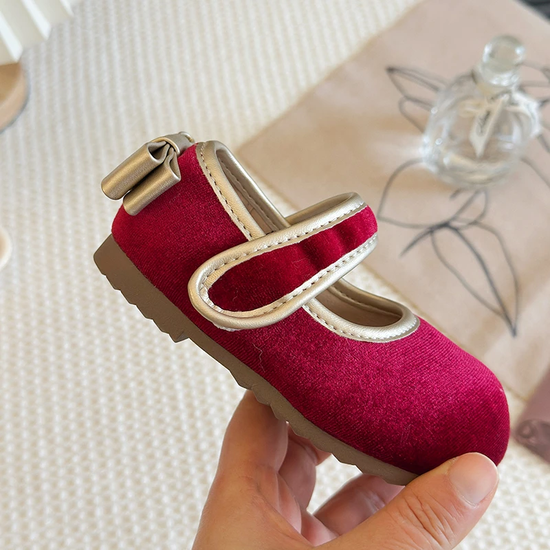 

Новые детские кожаные туфли для девочек 2026 года, весна-осень, модные, в корейском стиле, с мягкой нескользящей подошвой, универсальные туфли-принцессы