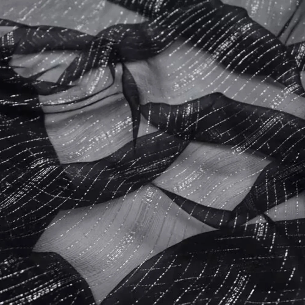 

Блестящая серебряная линия, повседневный стиль, отличный материал, высокое качество, хорошая цена, удобная шелковая металлическая ткань для женской одежды