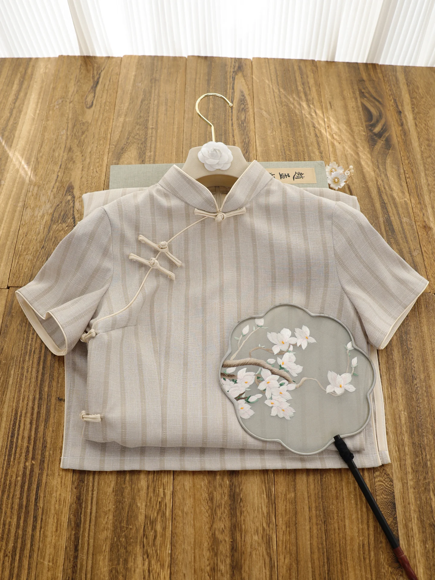 

Новое поступление: Дышащее длинное платье-ципао в китайском стиле с коротким рукавом в полоску, улучшенная ретро-модель для молодых женщин, на каждый день, весна