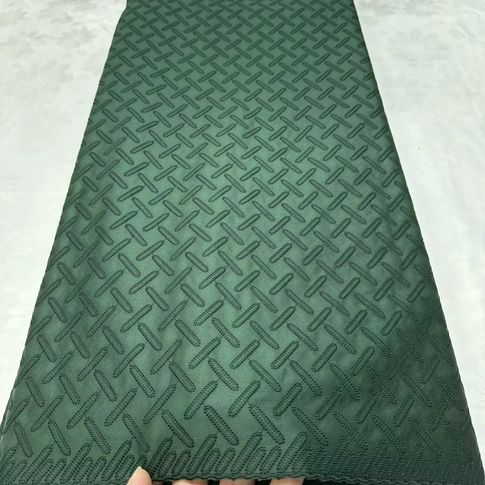 2025 الأفريقي النيجيري فرنسا الراقية الساتان الرجالي السويسري البولندية أقمشة الدانتيل رائجة البيع لفساتين الخياطة حفل زفاف العريس