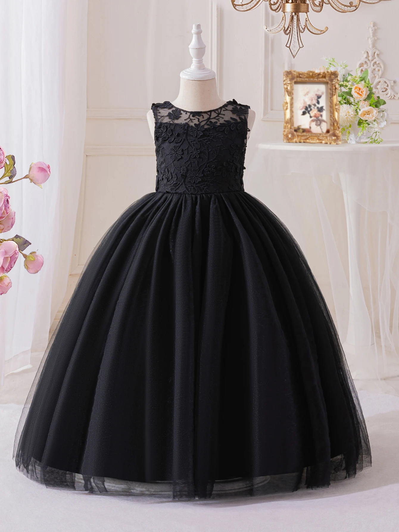 High Quality Elegant Black Backless Lace Girls' Dress Suitable For Birthday Parties Dance Performances