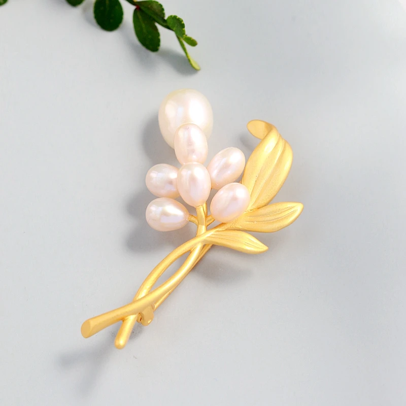 

Modern Minimalist Elegance 925 Sterling Silver Broochs 18K Gold Plated Flower Branch Inlaid Natural Freshwater Pearl Brooch Gift