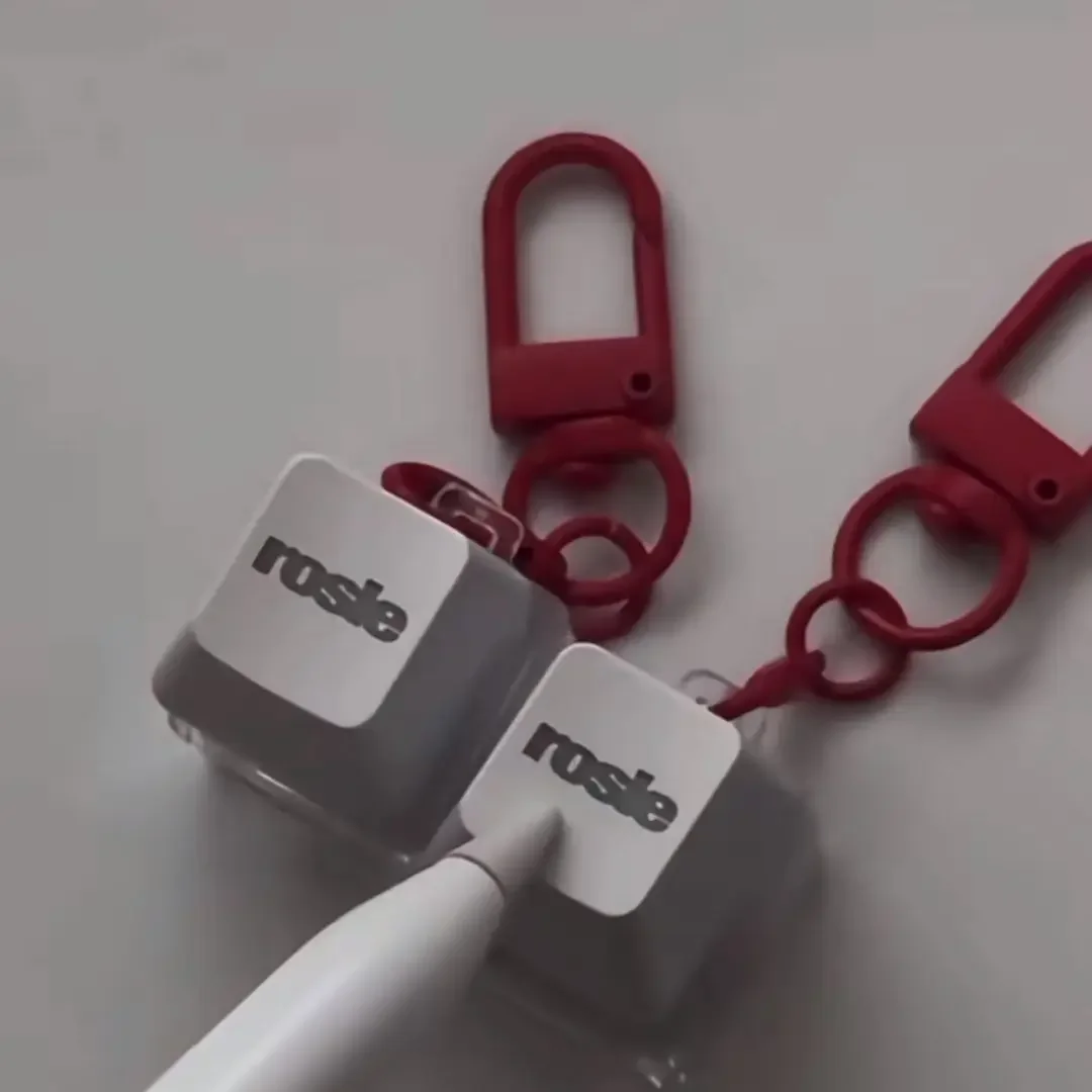 الإبداعية روزي المفاتيح عالية الجمالية على ظهره قلادة هدية لأفضل صديق مجوهرات اكسسوارات الصينية البر الرئيسى