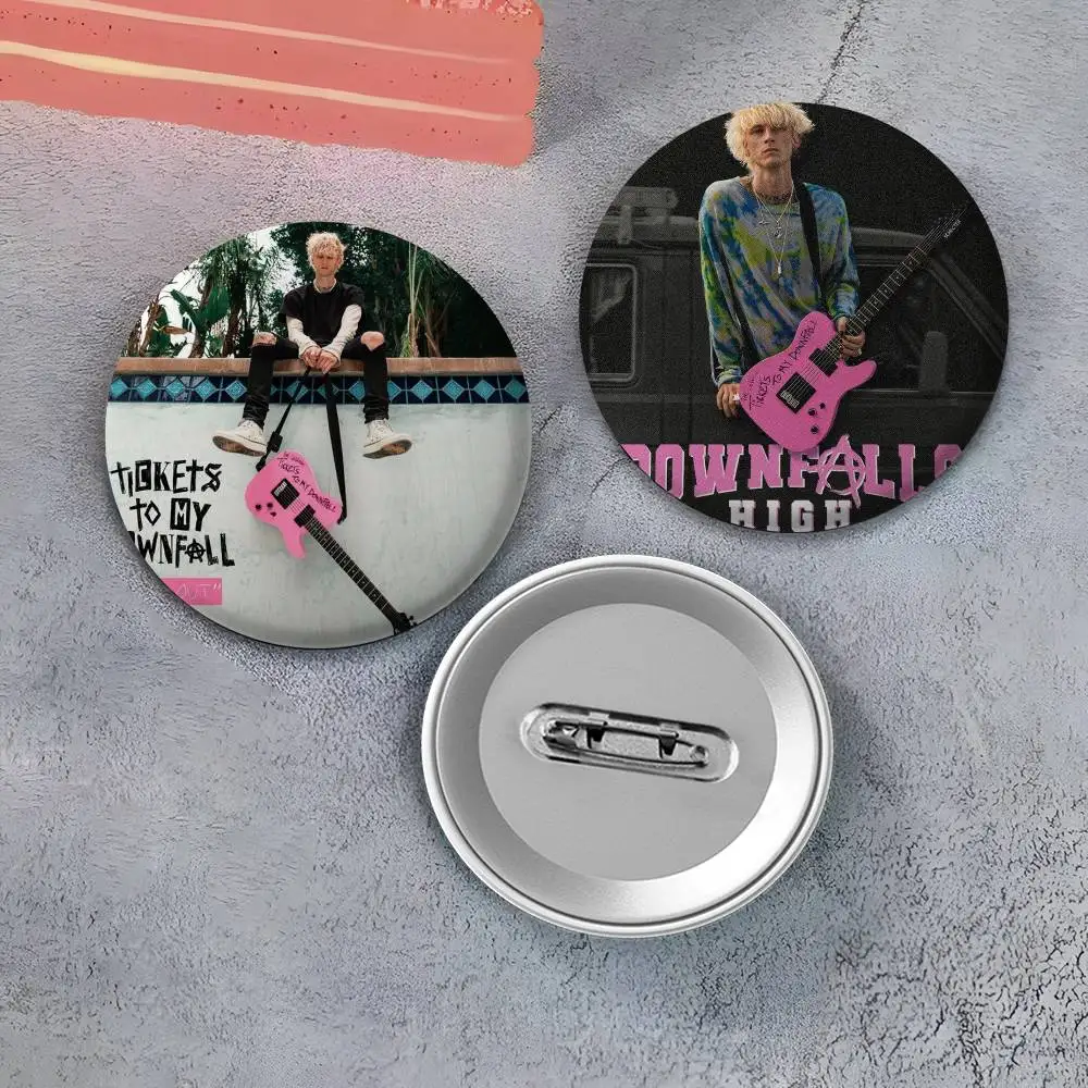 MGK M-آلة بندقية K-كيلي شارات مستديرة رائعة شارة دبابيس الإبداعية دبابيس للملابس قبعة ظهره هدية اكسسوارات #2